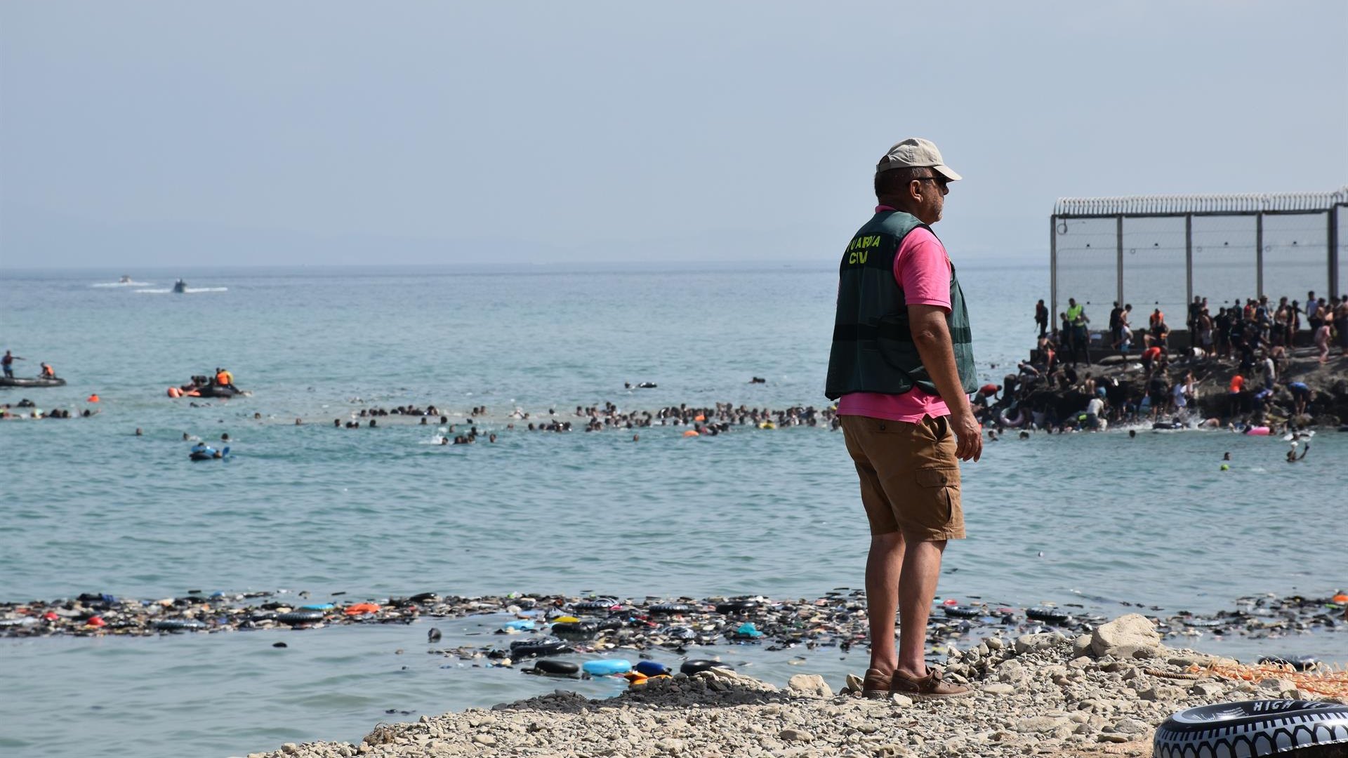 Al menos diez personas han fallecido intentando cruzar la frontera de Ceuta a nado en apenas 24 horas