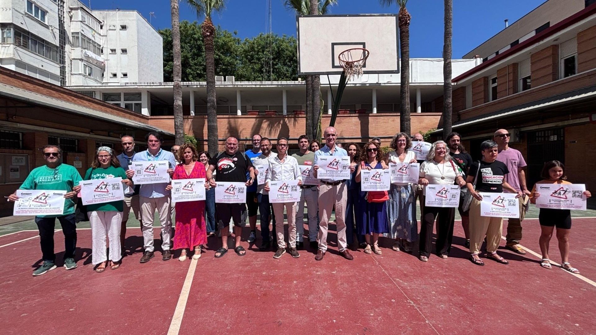 Concentracion-contra-supresion-de-lineas-en-el-IES-Triana-de-Sevilla