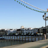 Vista-de-las-casetas-de-la-Vela-de-Santa-Ana-desde-el-Puente-de-Triana