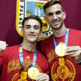 Fabian-Ruiz-and-Gavi-posan-durante-el-homenaje-recibido-en-Los-Palacios