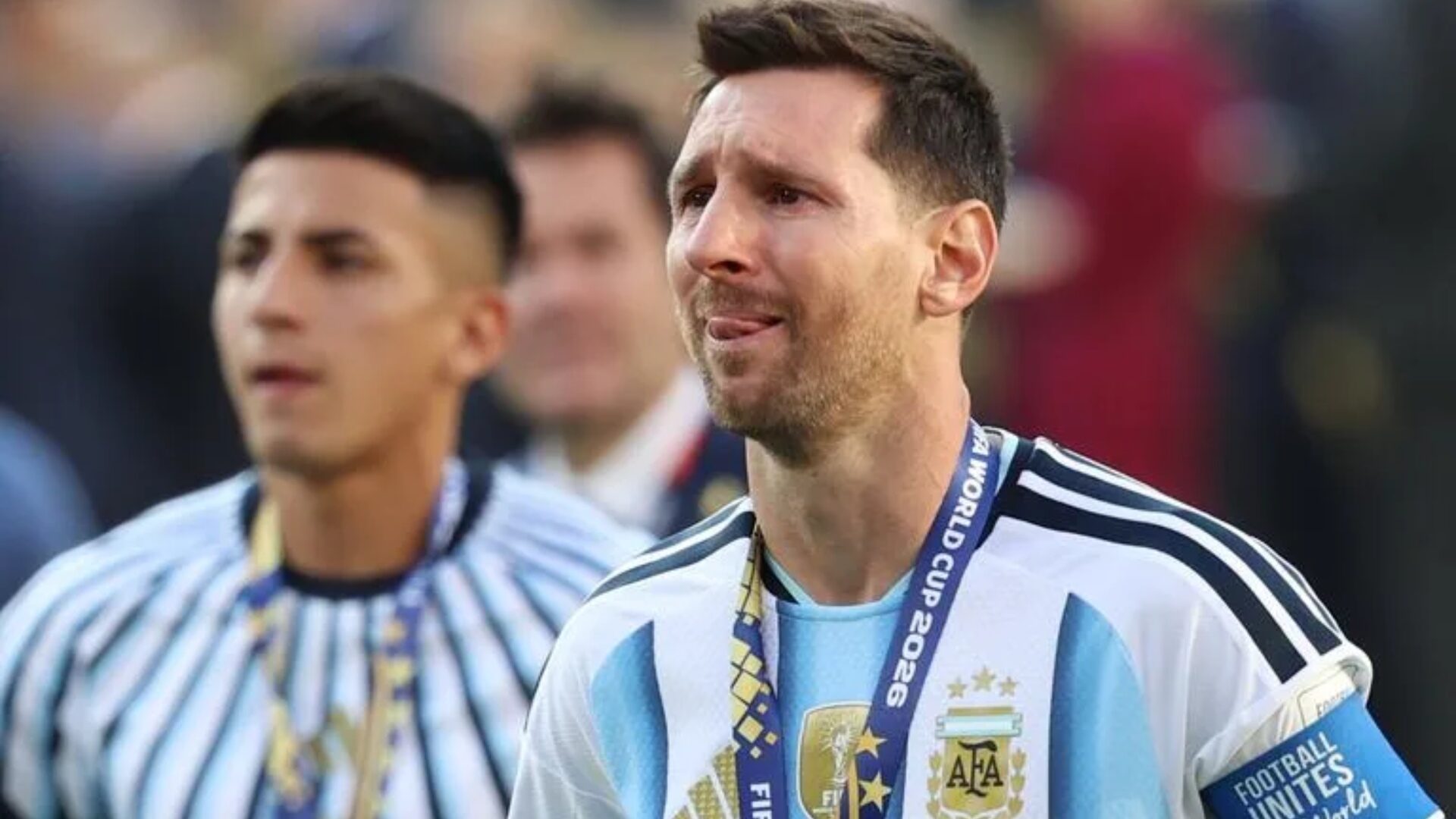 Leo Messi llora tras perder la final