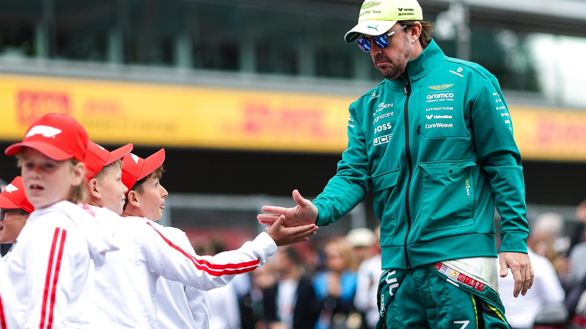 Fernando-Alonso-colores-escuderia-Aston-Martin