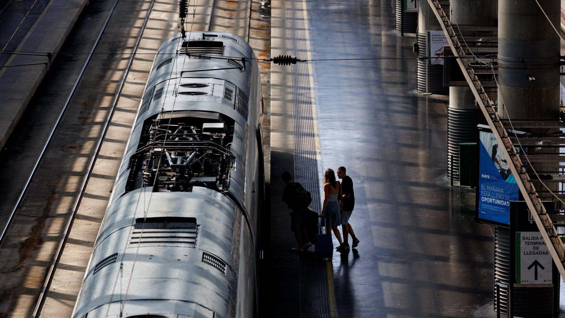 Imagen-de-un-tren-en-una-estacion