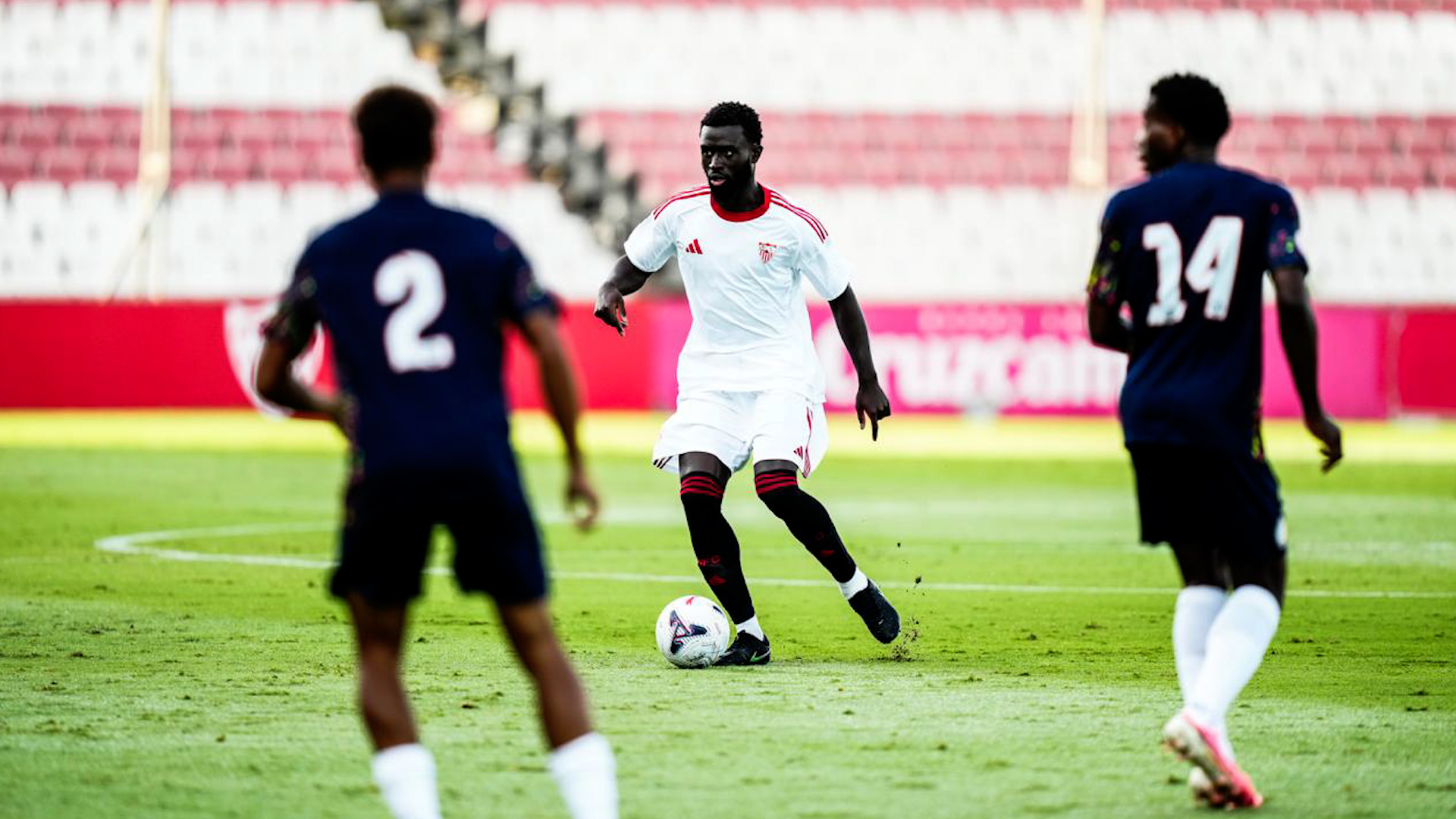 Imagen-del-amistoso-entre-el-Sevilla-FC-y-el-Juventud-de-Torremolinos