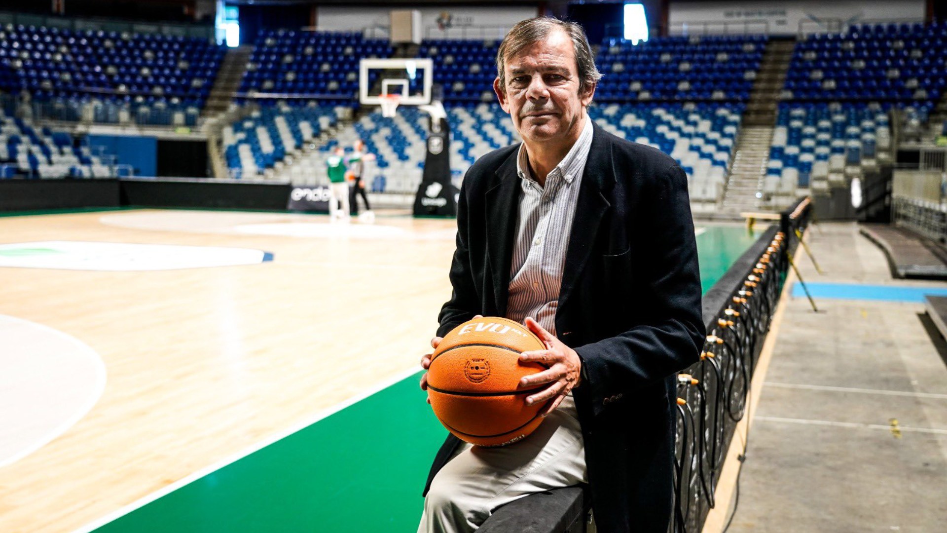 Juanma Rodríguez en la cancha del Carpena