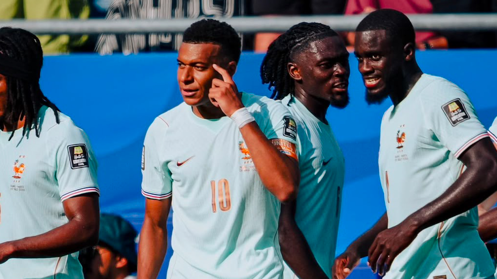 Los-jugadores-de-Francia-celebran-uno-de-los-tantos-ante-Marruecos