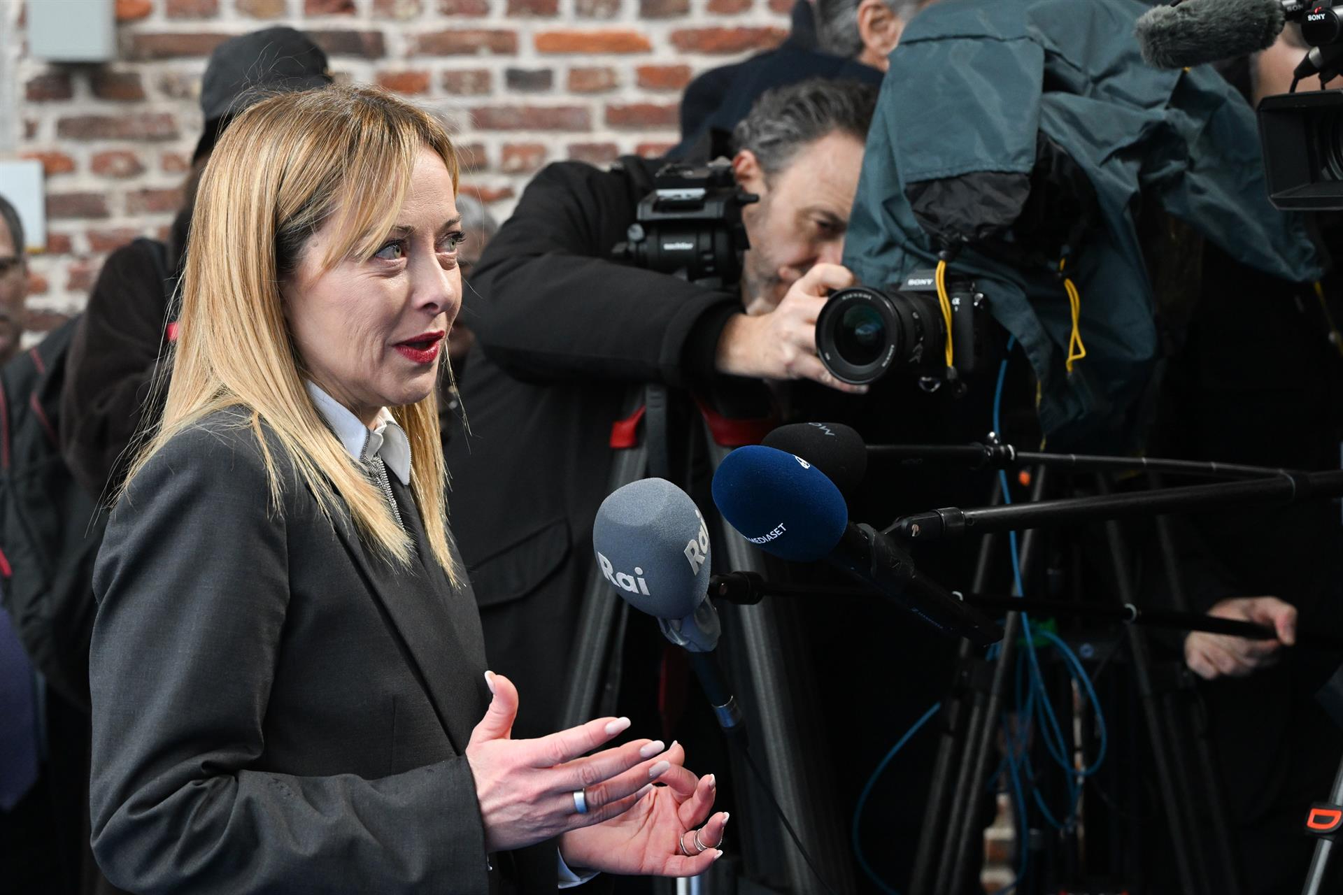 Meloni plantea trabas fronterizas para España: busca evitar el paso de marroquíes y pide su expulsión del Espacio Schengen