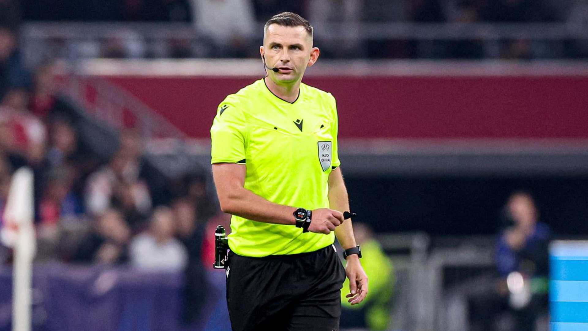 Michael-Oliver-arbitrara-Espana-Belgica