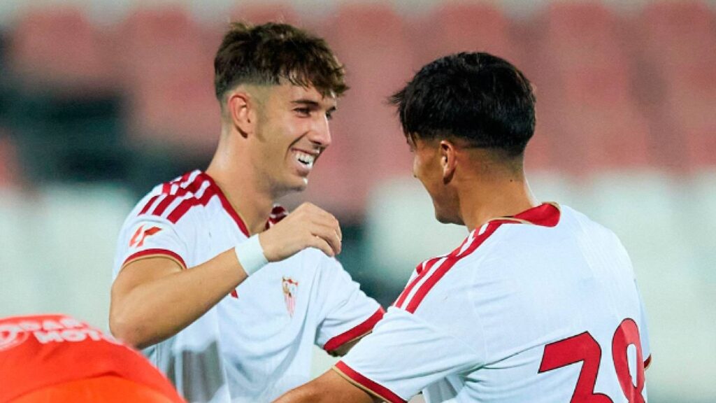 Peque y Miguel Sierra dan la victoria al Sevilla ante el Ceuta en un amistoso con protagonismo para la cantera (2-1)