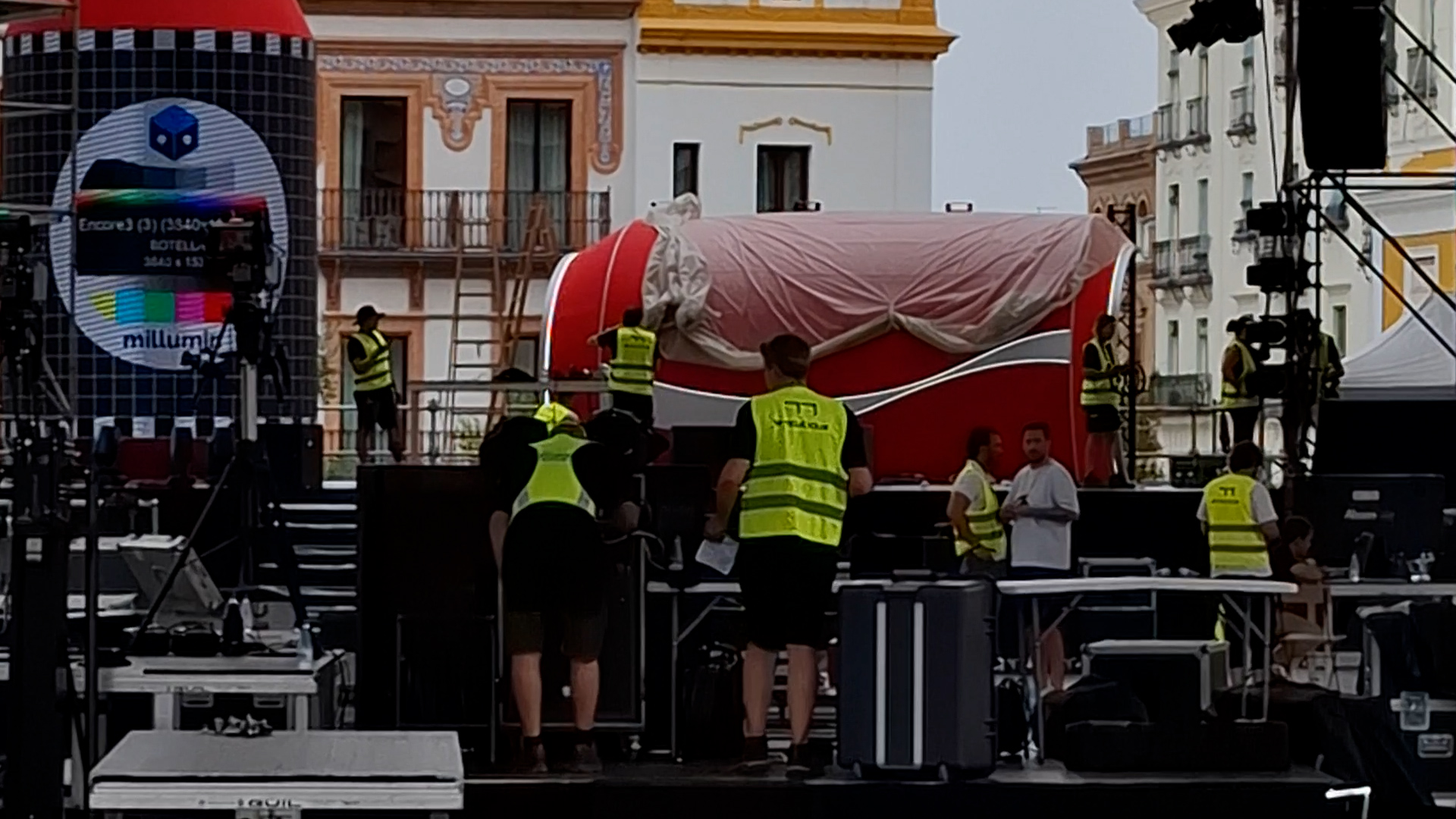 Las Setas de Sevilla se preparan para el estreno mundial del nuevo diseño de Coca-Cola