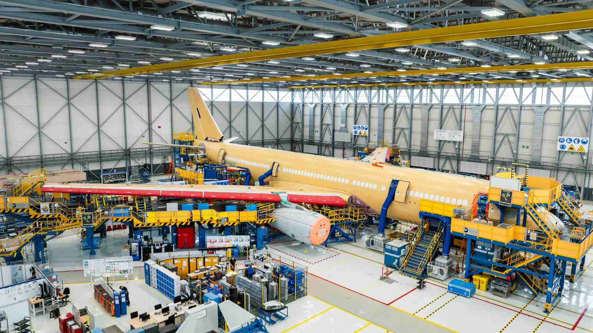 Ryanair decidirá este 2027 si hace una gran inversión en Sevilla con un centro de reparación de motores de avión