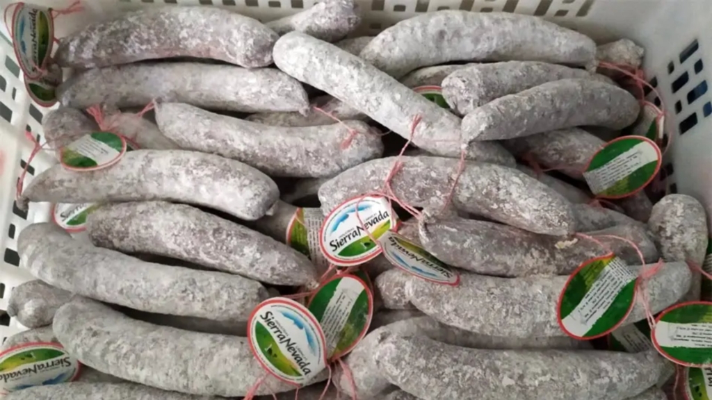 Alerta alimentaria en Andalucía: detectan listeria en un lote de fuet de la marca Sierra Nevada