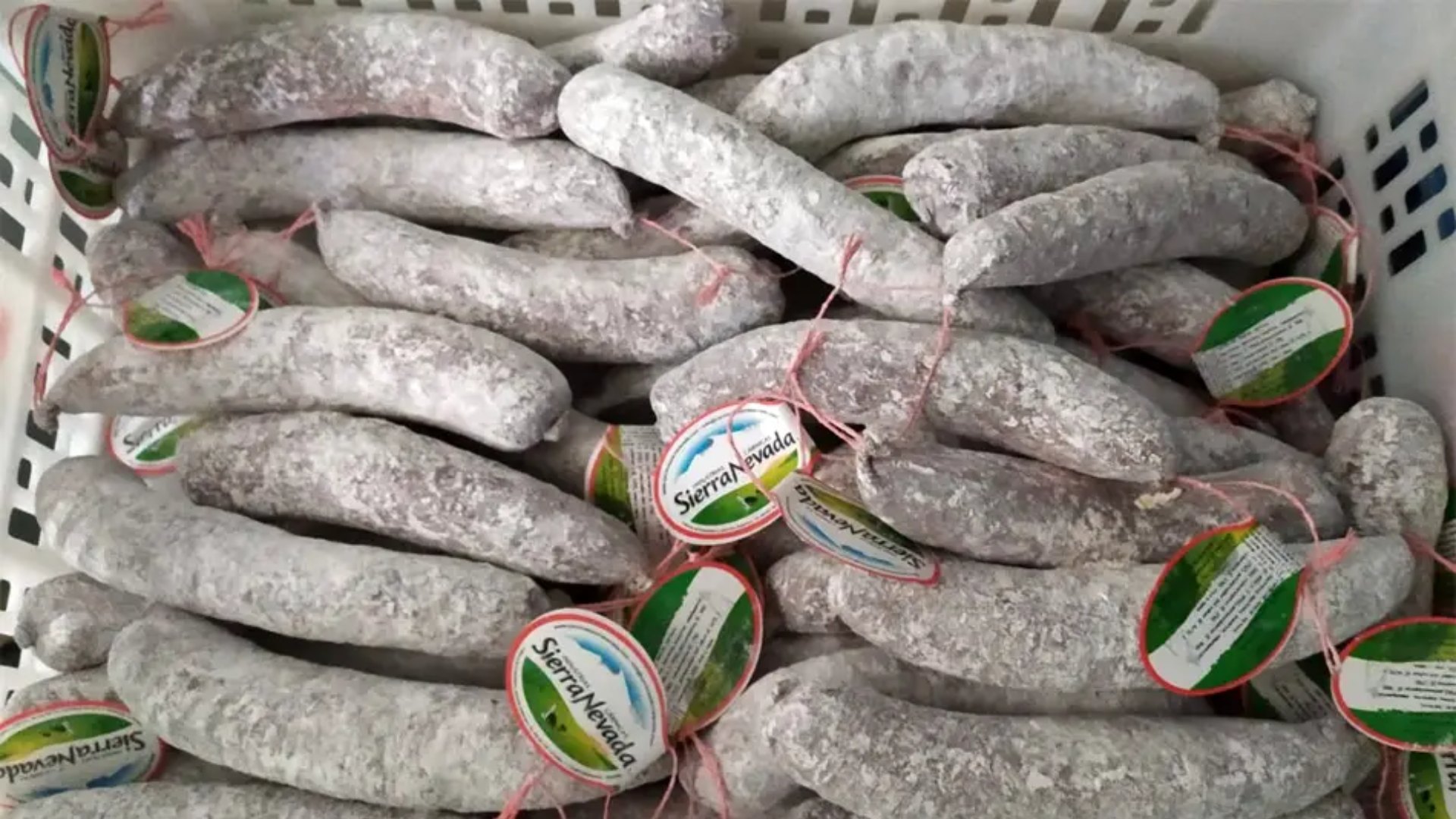 Alerta alimentaria en Andalucía: detectan listeria en un lote de fuet de la marca Sierra Nevada