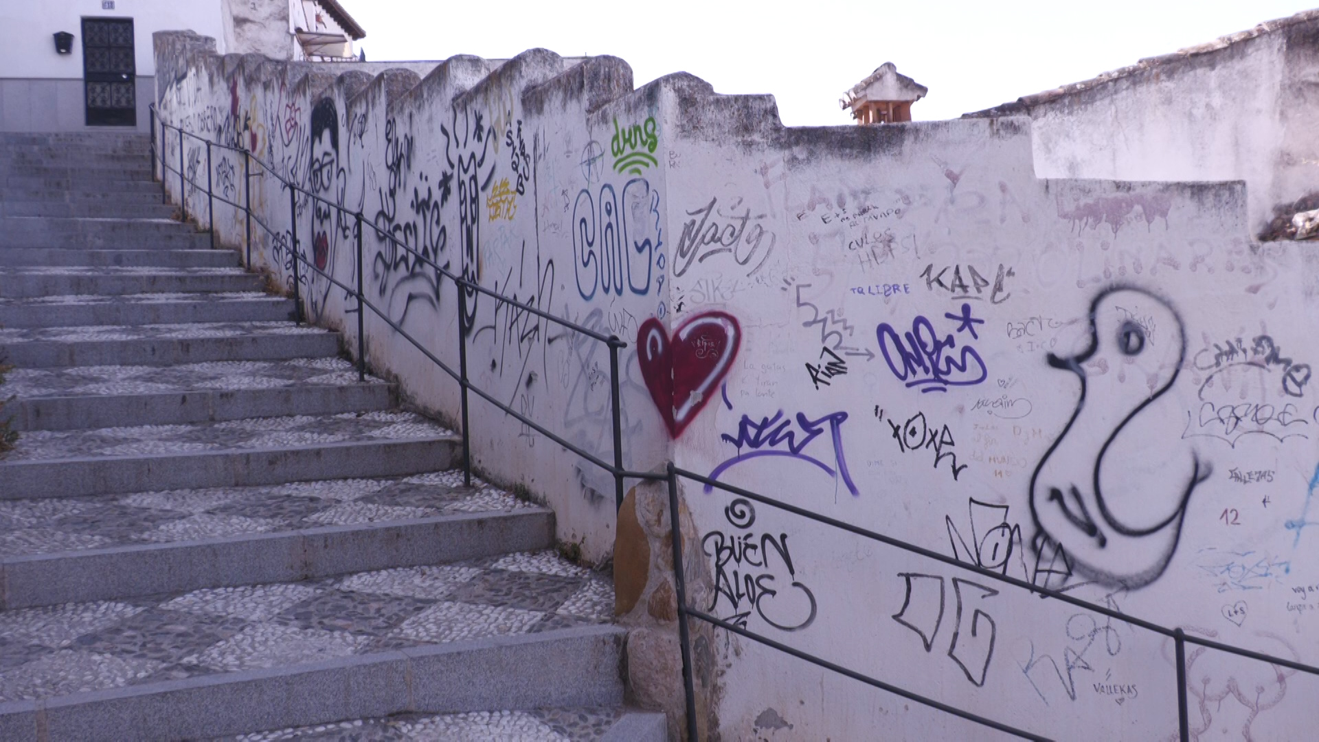 Continúa la lucha de Granada contra las pintadas