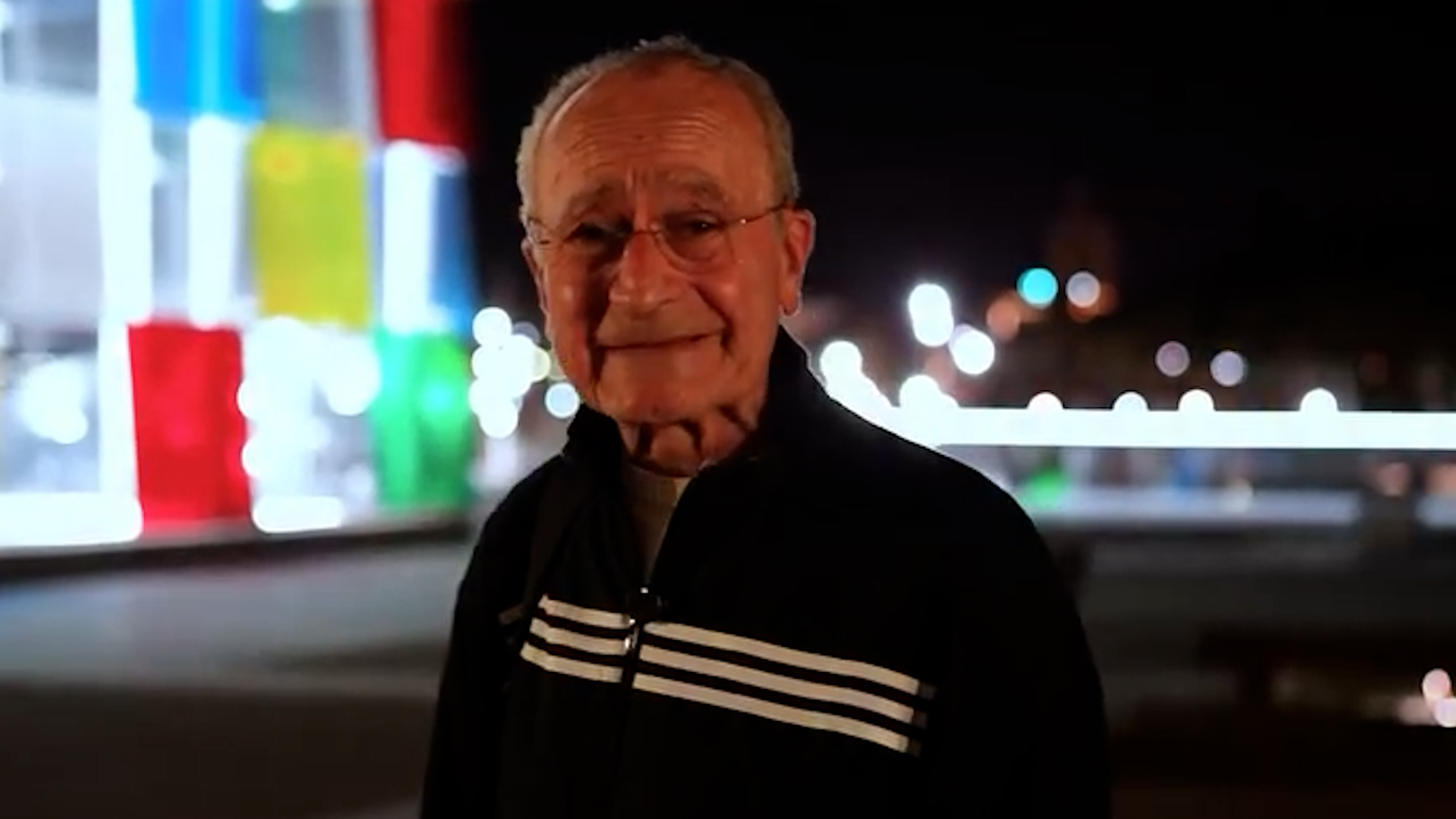 El vídeo con el que Paco de la Torre anuncia que sigue nadando y ‘alcaldeando’: «Mientras mi salud me acompañe, aquí estaré»
