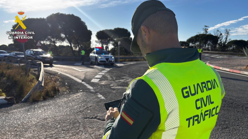 Un motorista a la fuga tras atropellar a un agente de la Guardia Civil en Mijas