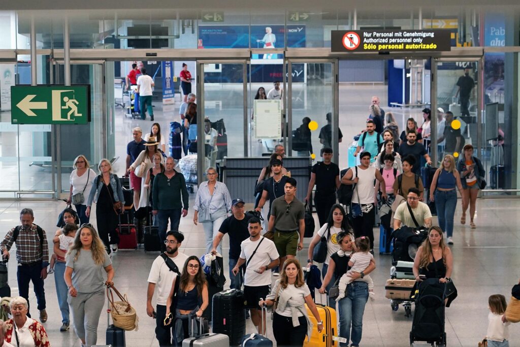 Los aeropuertos andaluces rozan los cuatro millones de pasajeros en junio con Málaga como principal motor