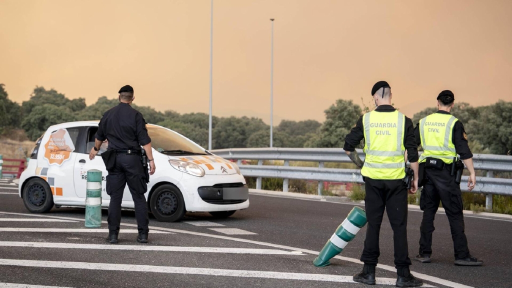 Hasta 39 carreteras cortadas por los incendios: 12 en Toledo, 10 en Ávila y 7 en Madrid y Castellón