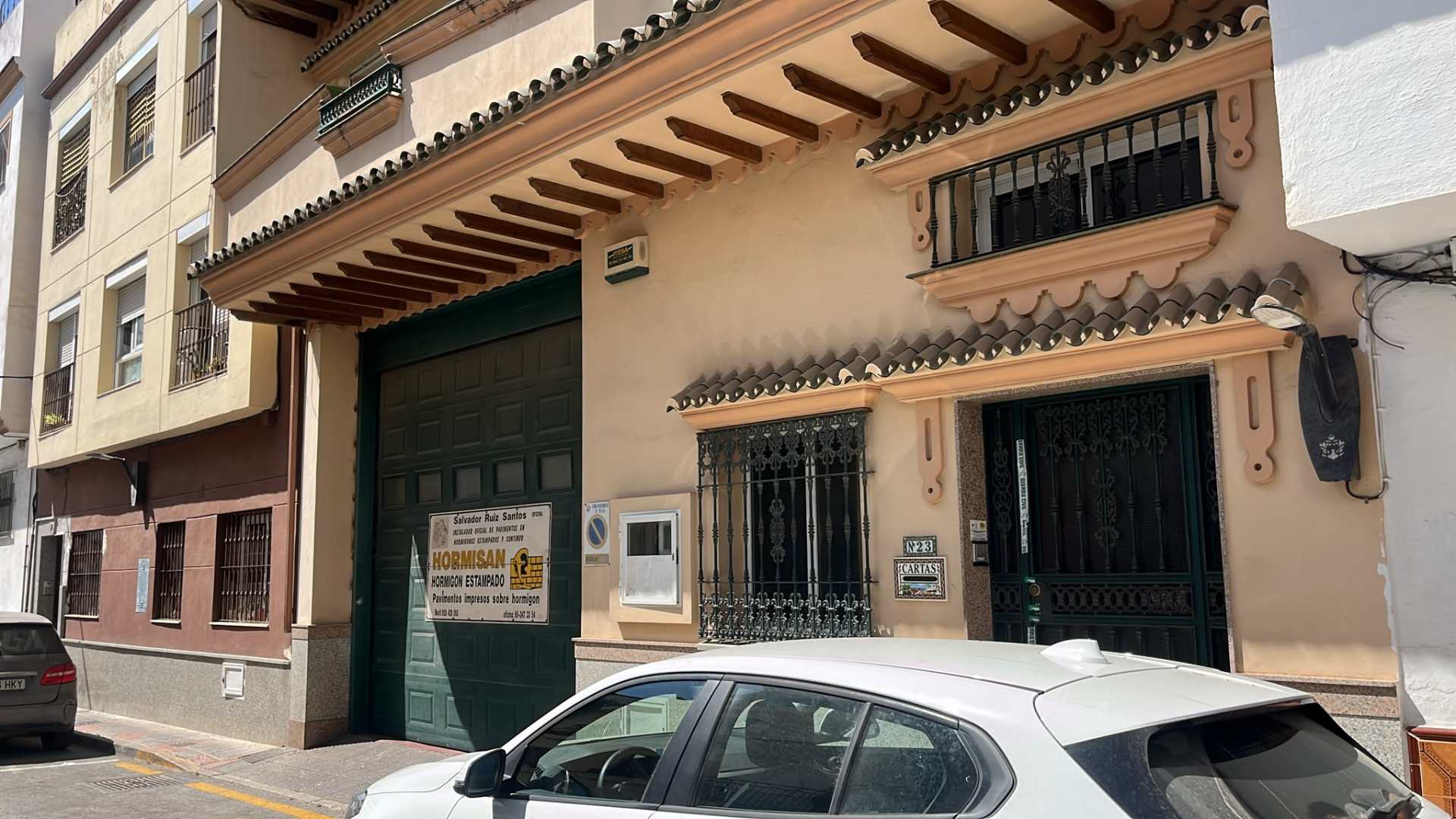 Asesinan a puñaladas a una mujer y a su hija en Mijas y prenden fuego a la casa