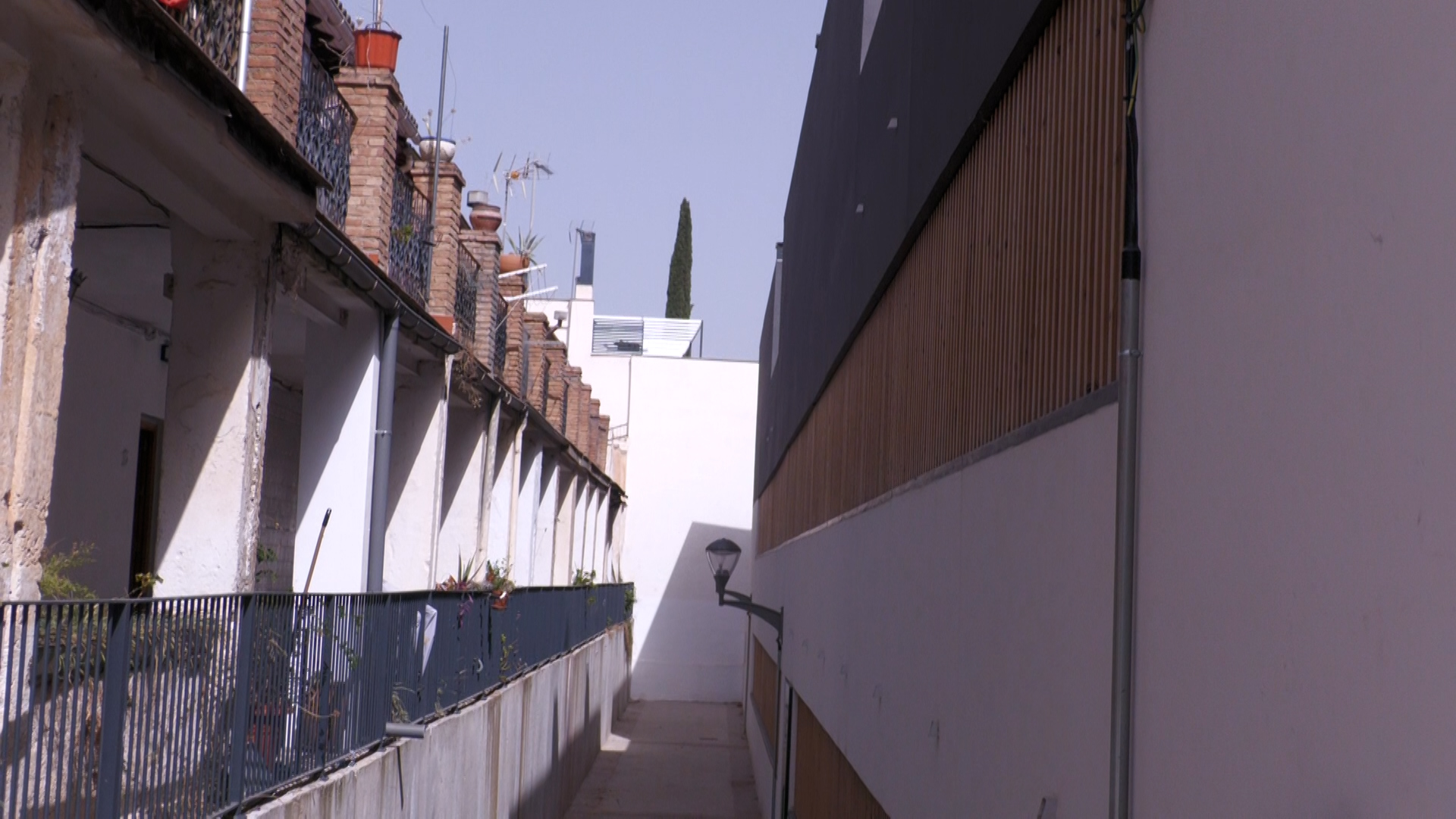 La victoria judicial de unos vecinos granadinos contra el edificio que les robó el sol