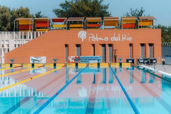 Una mujer agrede a una socorrista de Córdoba por no permitir a su pareja entrar con unas gafas de sol a una piscina pública