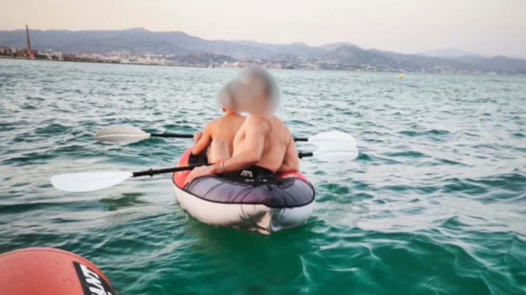 Rescatan a dos personas que se vieron atrapados a la deriva en un kayak en Málaga