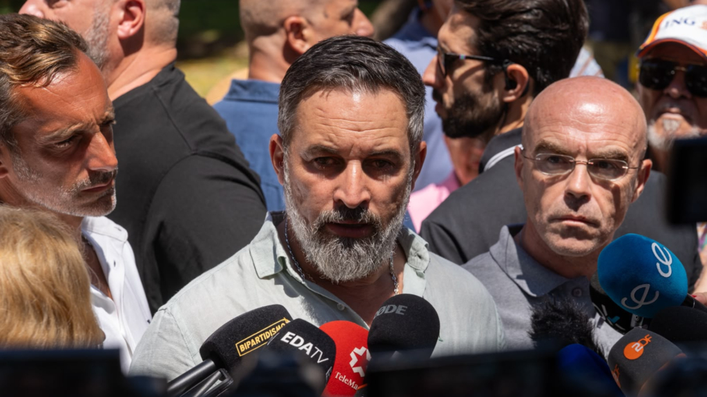 Abascal pide «militarizar permanentemente» la frontera y que la actuación policial pueda ser «contundente»