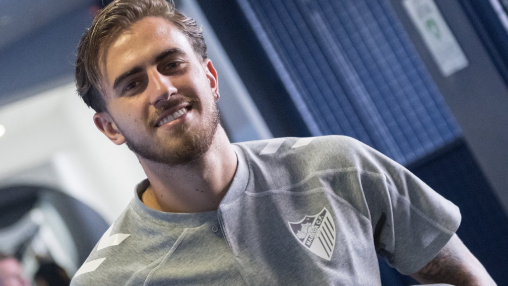 El extraño cambio de Adrián Niño por Rafa Rodríguez al inicio del partido contra el Fulham: ¿prevención?