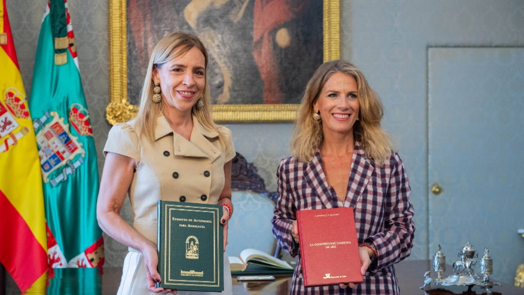 La nueva presidenta del Parlamento, Ana Mestre,  hace parada institucional en Cádiz