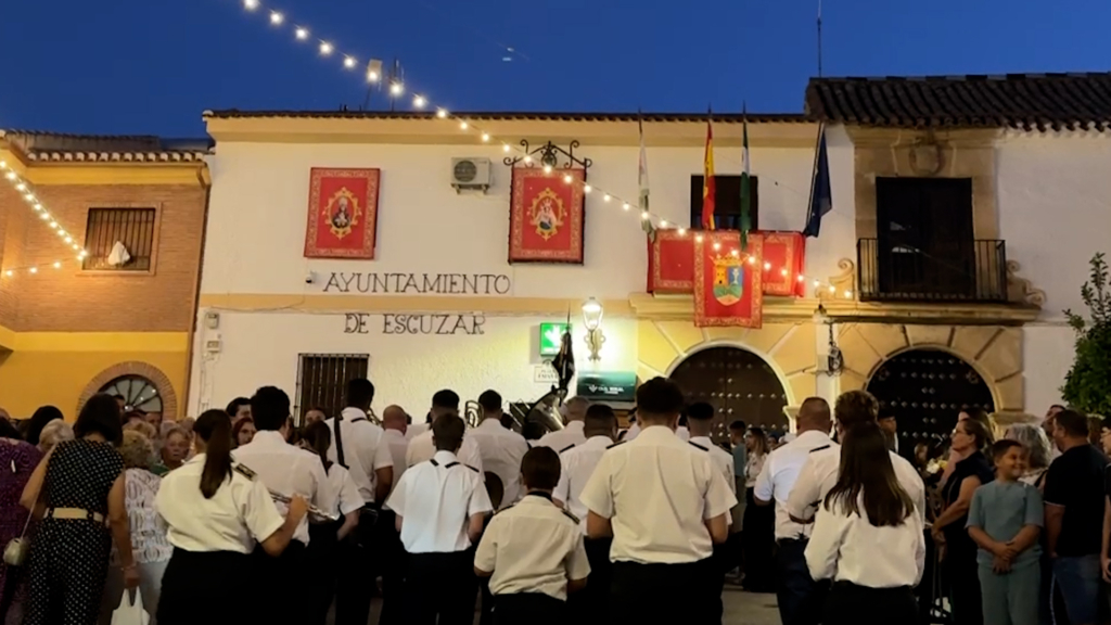 Escúzar sale a la calle para mantener viva su tradición en las fiestas patronales