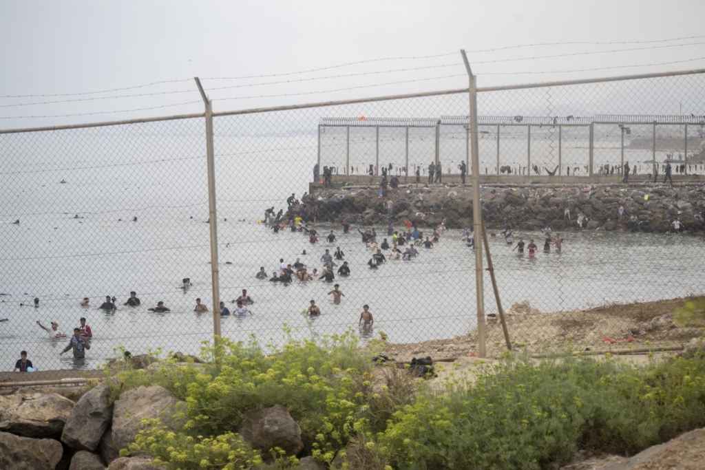 Entrada masiva en Ceuta: se estima que quedan entre 3.000 y 5.000 migrantes en la ciudad tras cuatro días