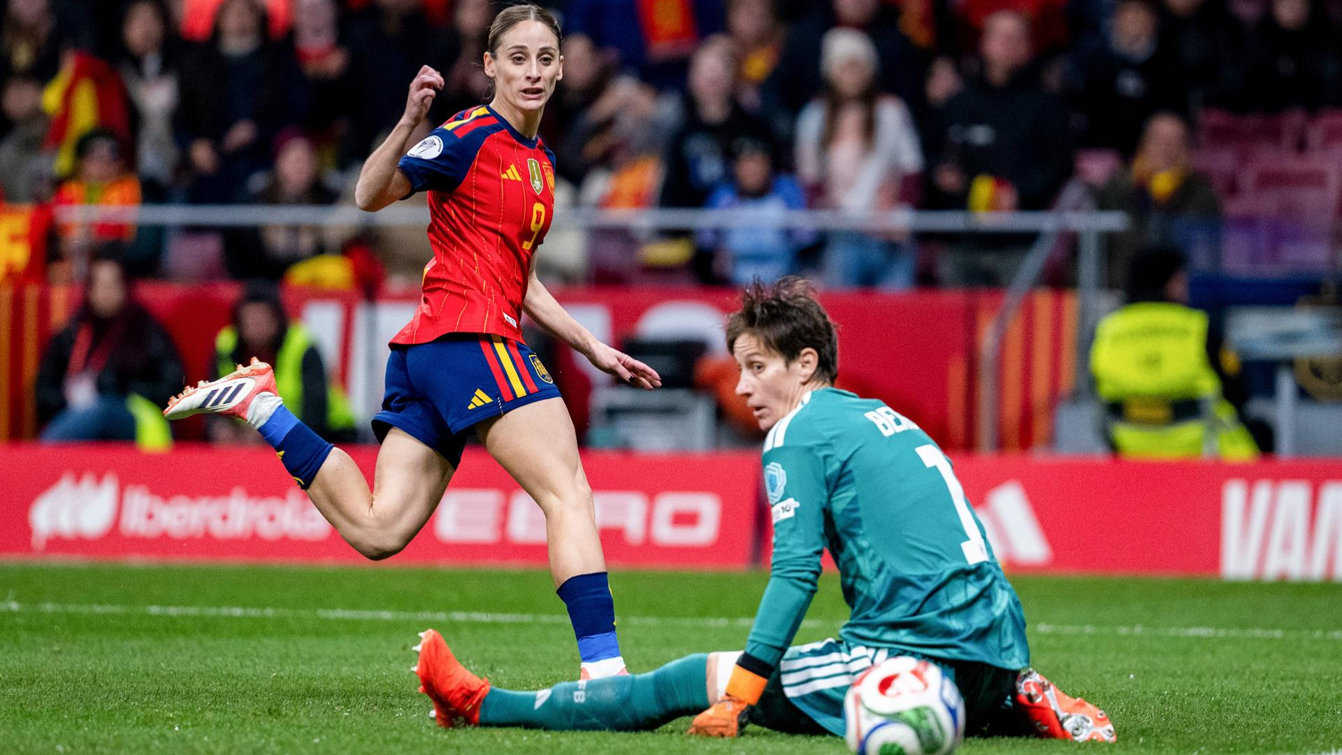 Arabia Saudí saca la cartera para el fútbol femenino: fichaje estrella de la granadina Esther González