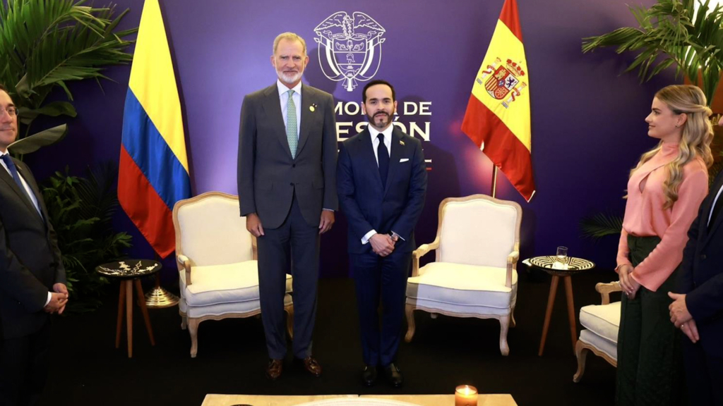 Felipe VI refuerza los lazos con Colombia antes de la llegada del nuevo presidente