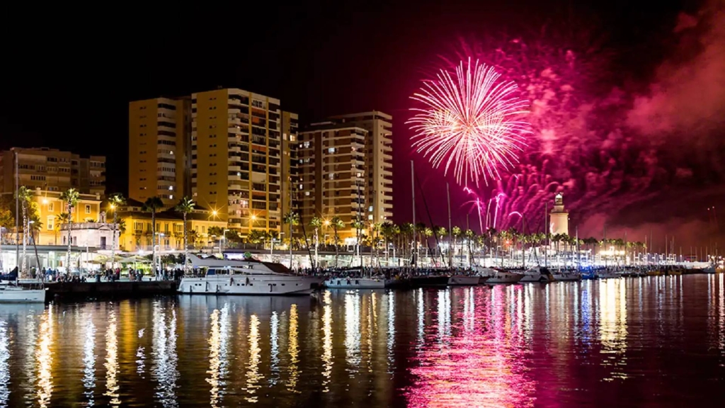 Horario y dónde ver los fuegos artificiales de la Feria de Málaga 2026 en directo por televisión