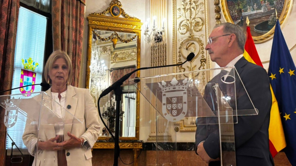 La alcaldesa de Jerez cede su puesto en la UE a Vivas ante una Ceuta «en la UCI»
