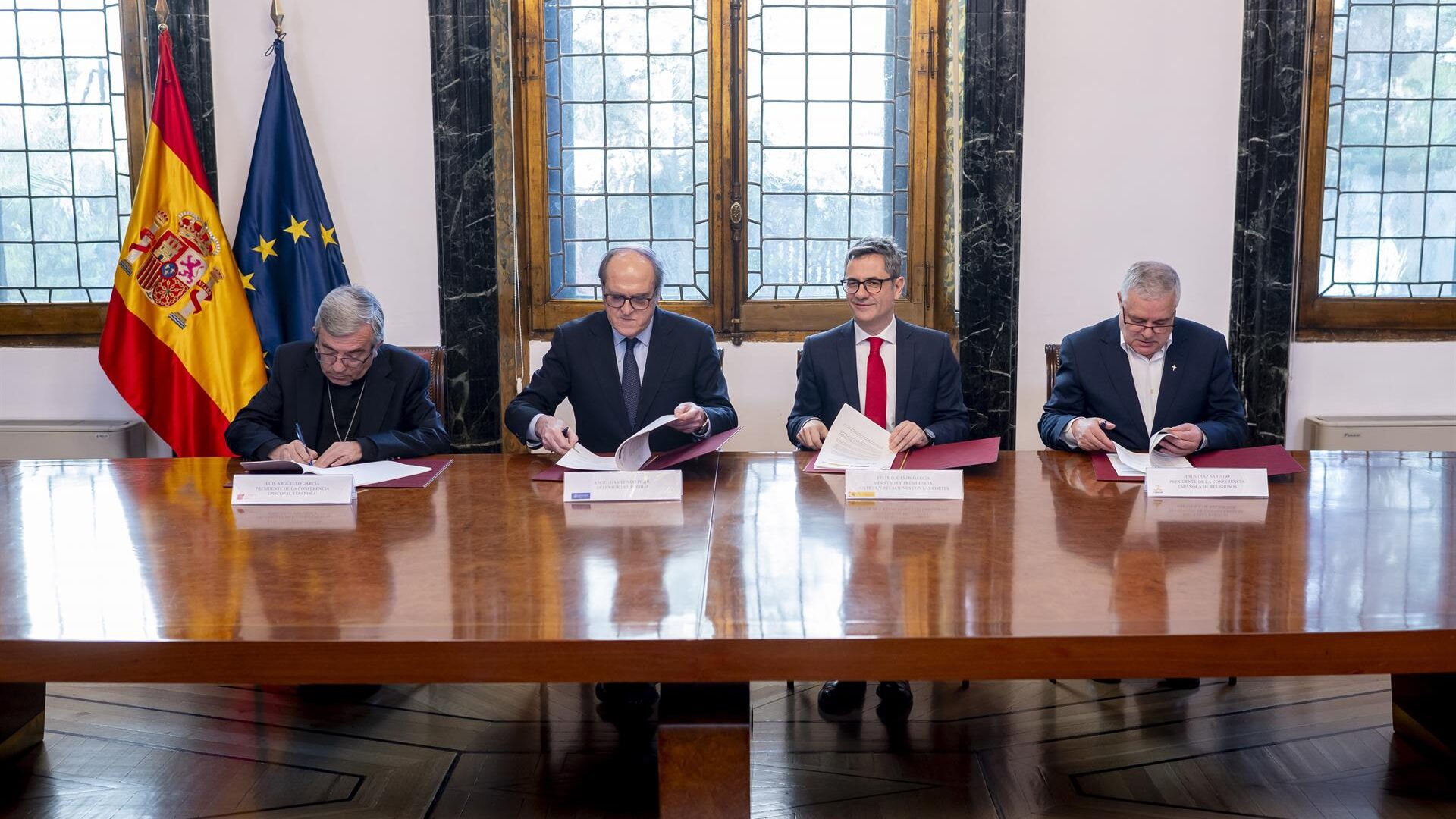 firma-protocolo-contra-abusos-en-la-iglesia