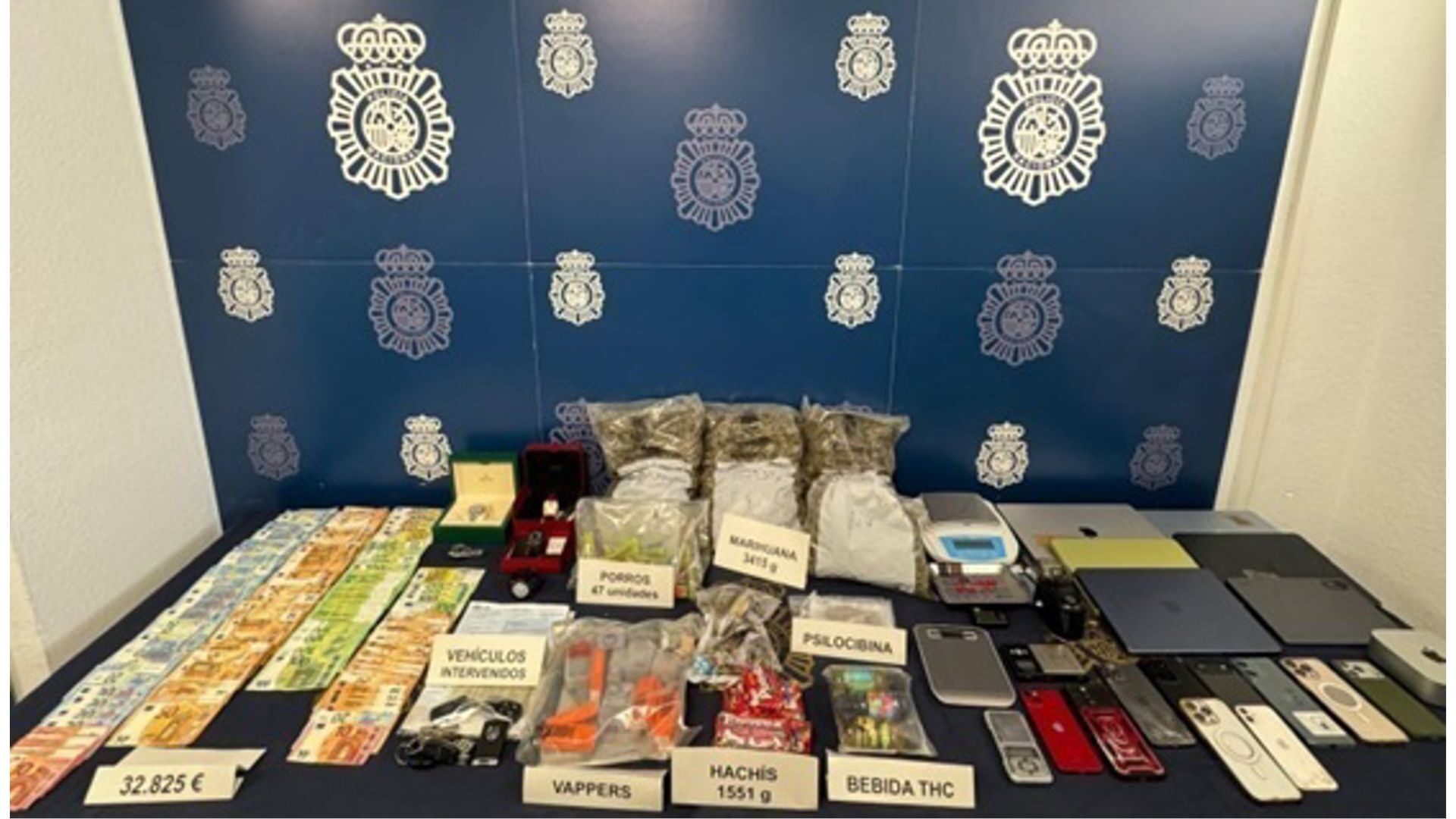 Droga-objetos-y-dinero-intervenido-en-una-operacion-policial