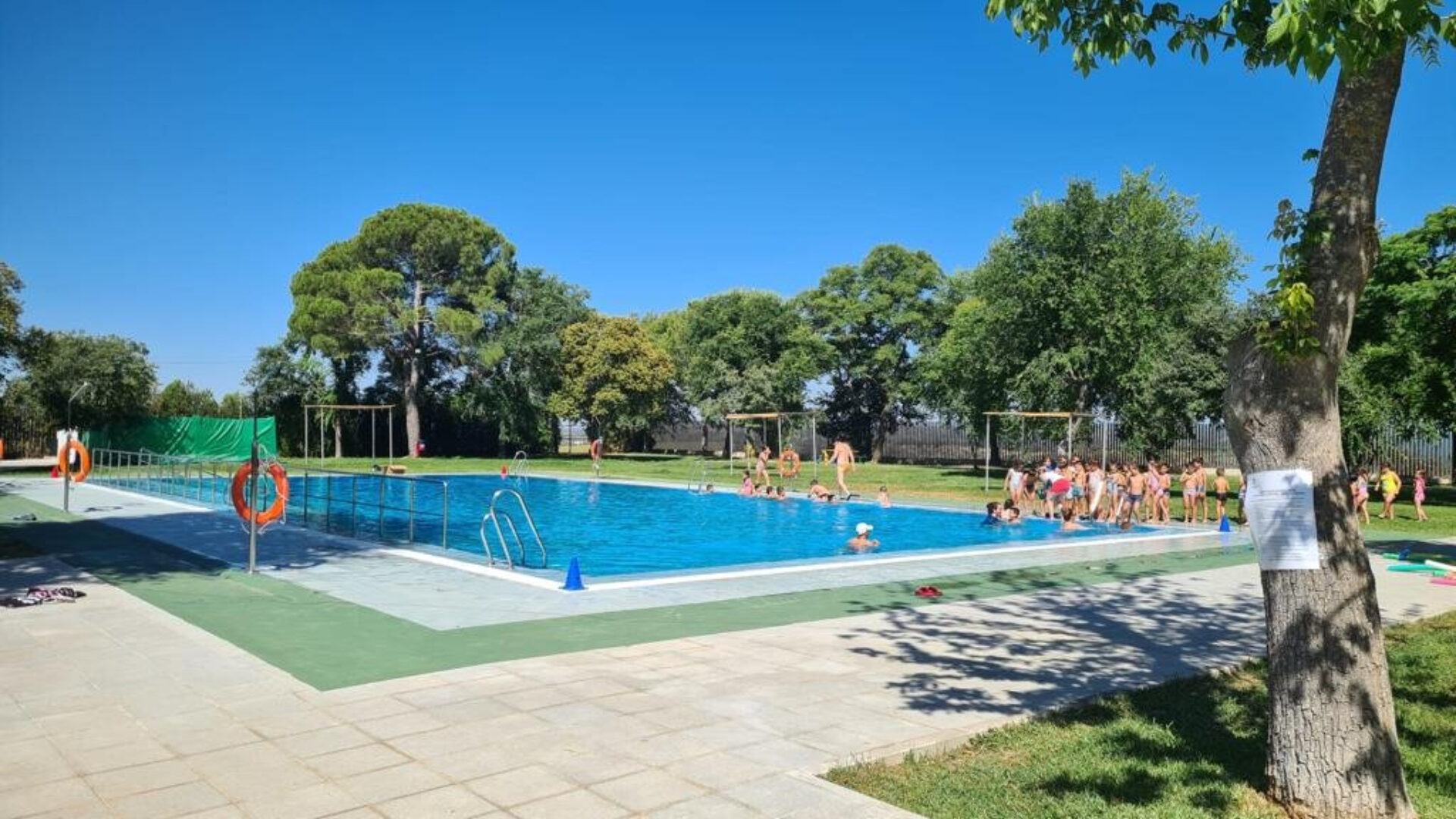 Piscina-Aznalcollar-cerrada
