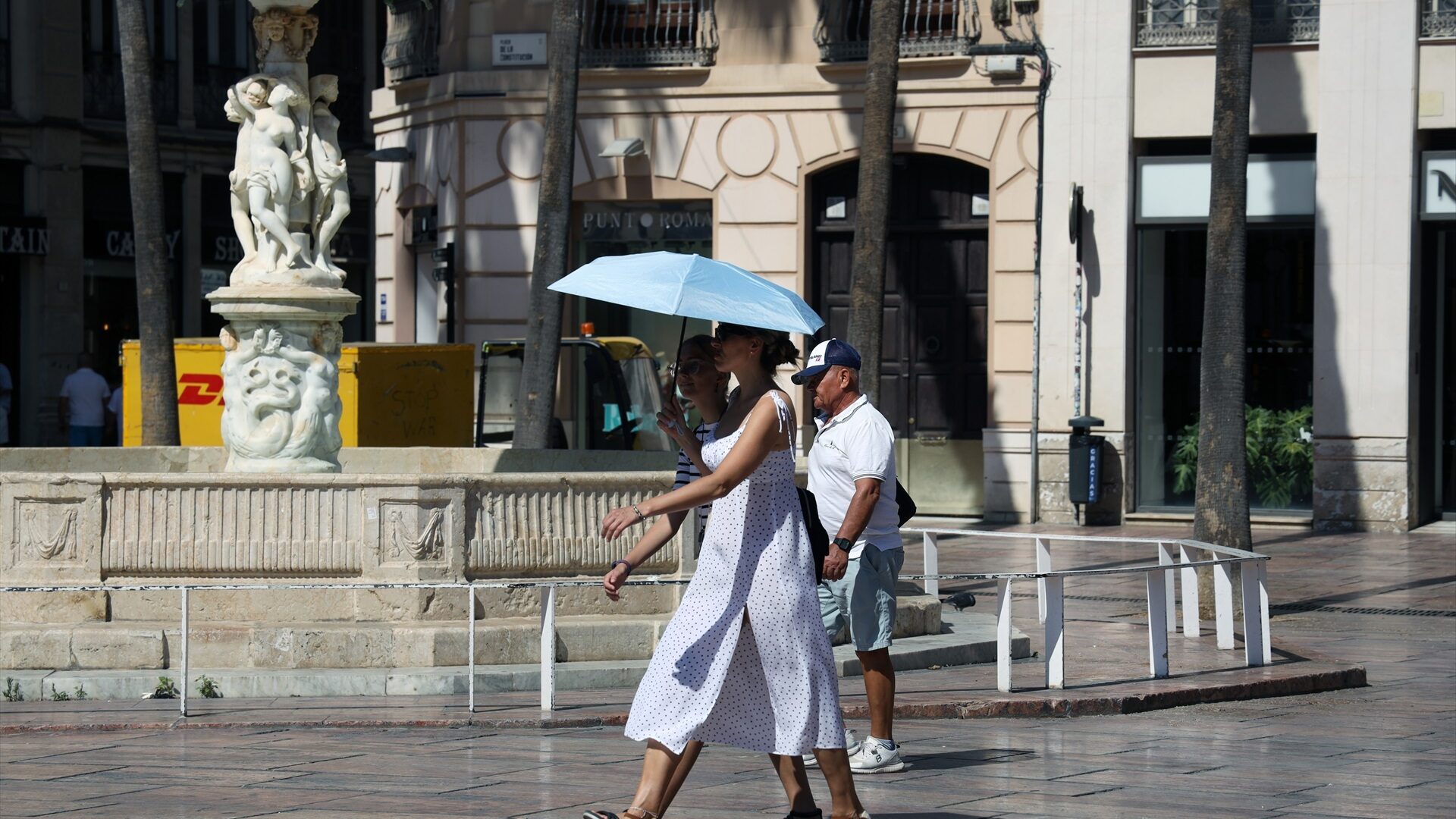 EuropaPress_7649508_vecinos_visitantes_malaga_efectos_segunda_ola_calor_julio_2026_malaga-1