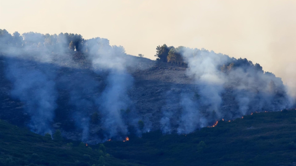 El incendio forestal de Tírig (Castellón) afronta horas claves ante el riesgo de tormentas en la zona