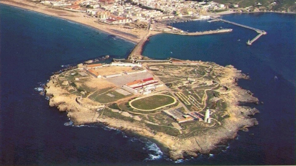 Tarifa se agarra a un informe de Transición Ecológica para tumbar el cierre de la Isla de las Palomas