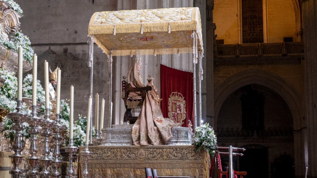 Horario e itinerario de la procesión de la Virgen de los Reyes por las calles de Sevilla
