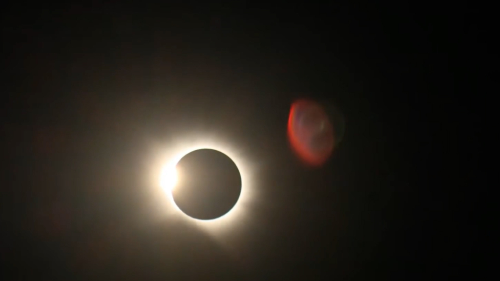 El eclipse solar del siglo convierte España en un país pendiente del cielo