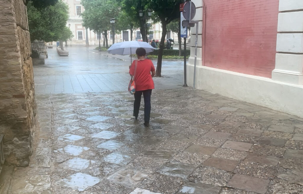 Sevilla vuelve a sacar los paraguas en la última semana de agosto