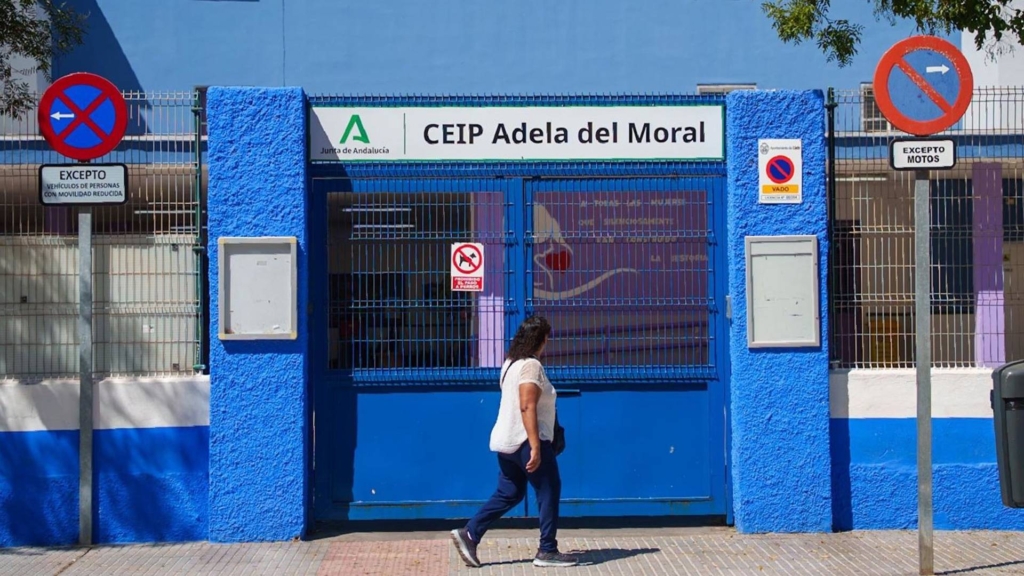 Del BOJA a la imagen: última acción para que el CEIP Adela del Moral cambie definitivamente su homenaje a Juan Carlos Aragón
