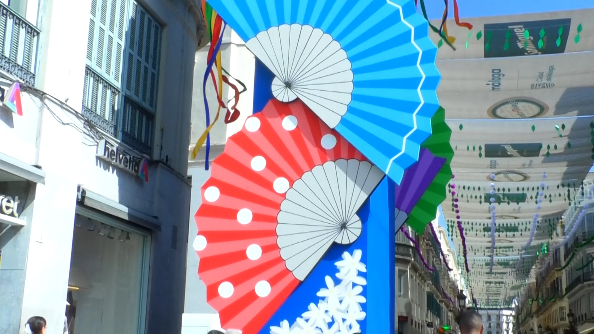 El Centro de Málaga, engalanado para recibir a miles de personas en esta edición de la Feria