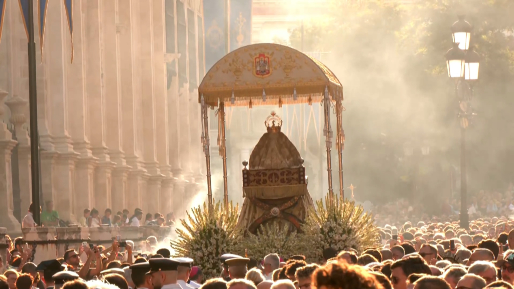 La Virgen de los Reyes vuelve a hacer de Sevilla una sola devoción