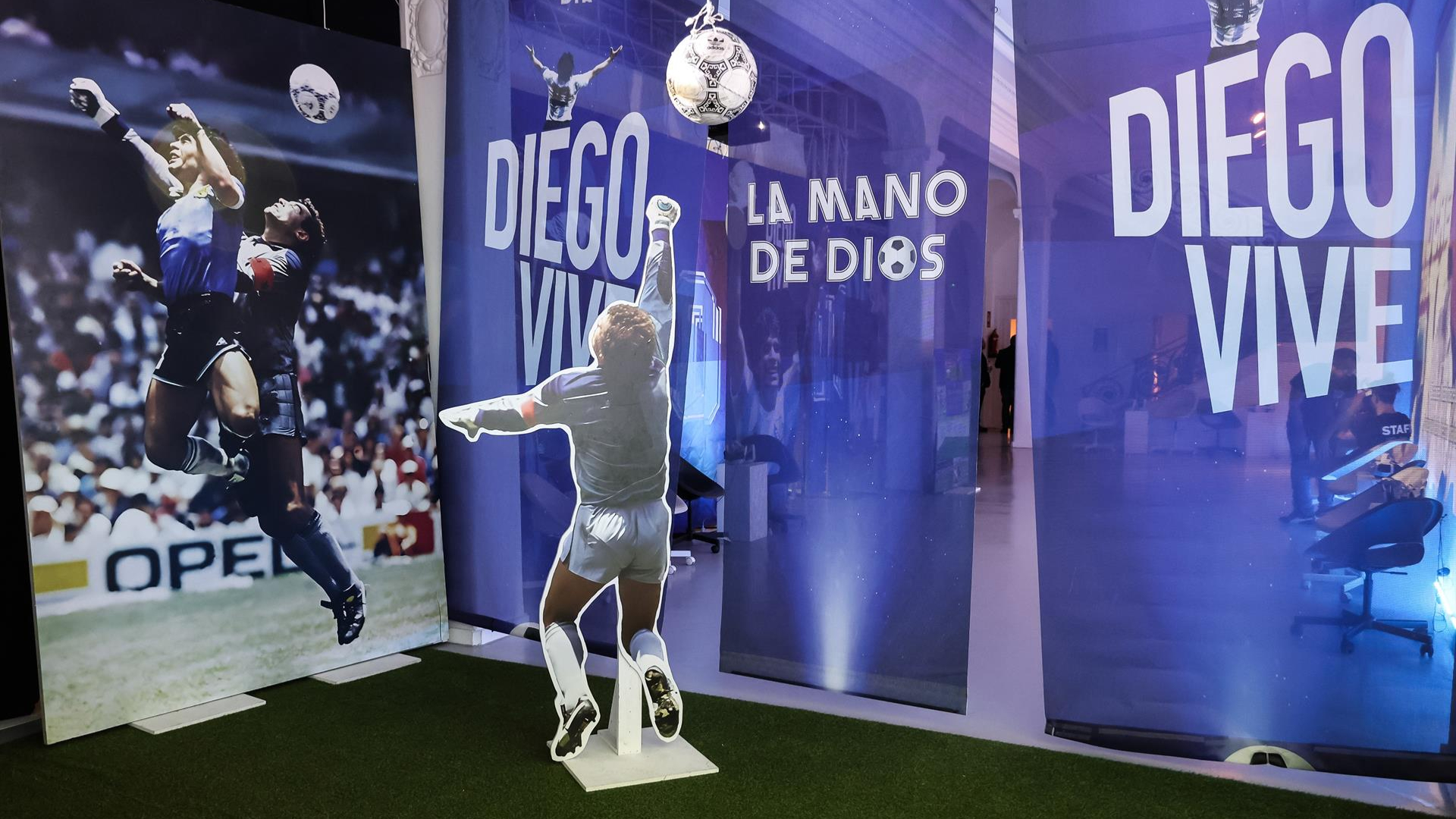 ¿Cuánto estaría dispuesto a pagar por el balón de la ‘Mano de Dios’? El esférico que Maradona palmeó sale a subasta