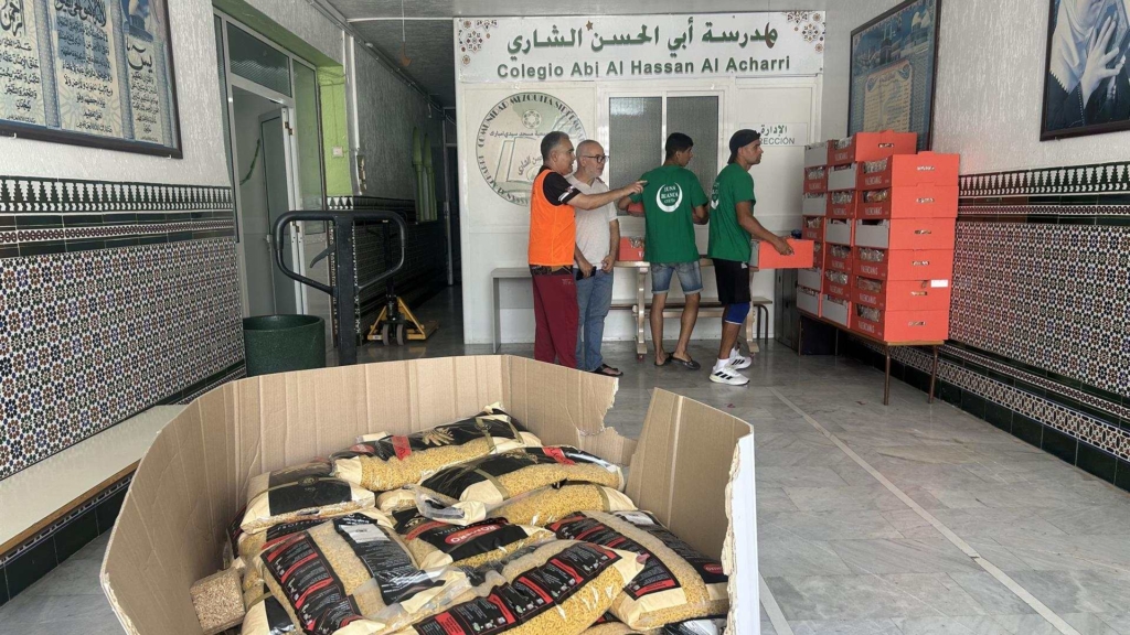 Una ONG ceutí reparte más de 12.000 comidas entre los migrantes llegados desde Marruecos