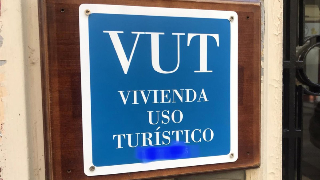 Sanz quiere ser «mucho más restrictivo» con los pisos turísticos en Sevilla